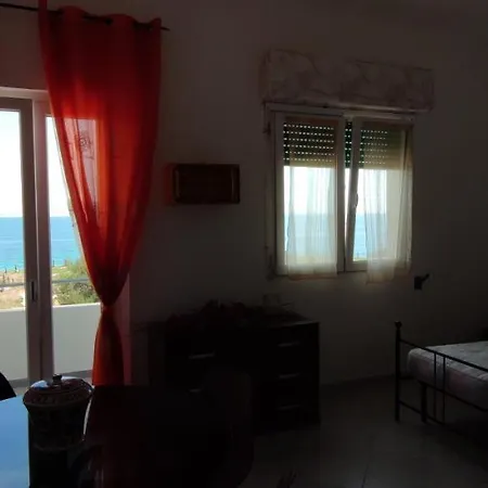 Casa Fronte Mare Torre * Sant'Andrea (Apulia)